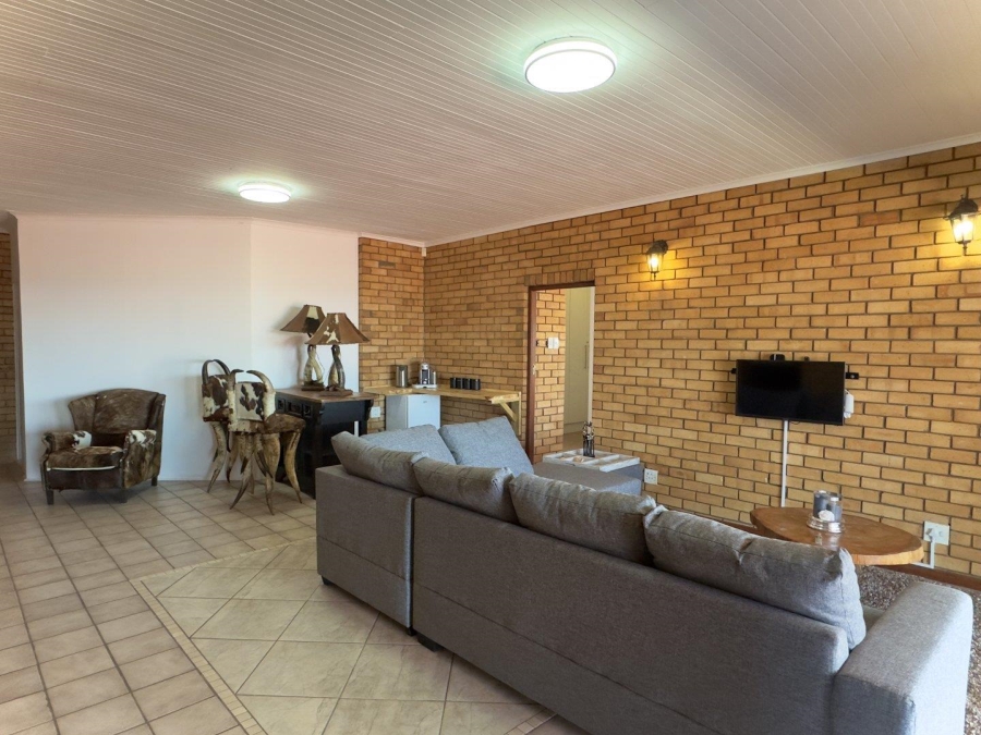6 Bedroom Property for Sale in Wavecrest Eastern Cape